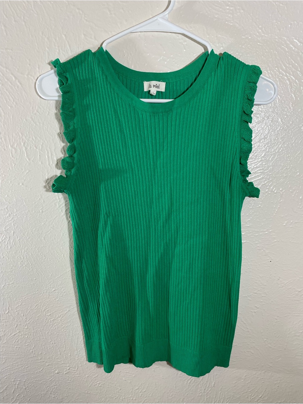 LA MIEL Emerald Green Ribbed Ruffle Sleeve Tank